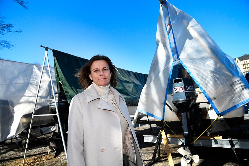 Isabella Lövin vill uppmuntra båtägare att byta ut gamla tvåtaktsmotorer.