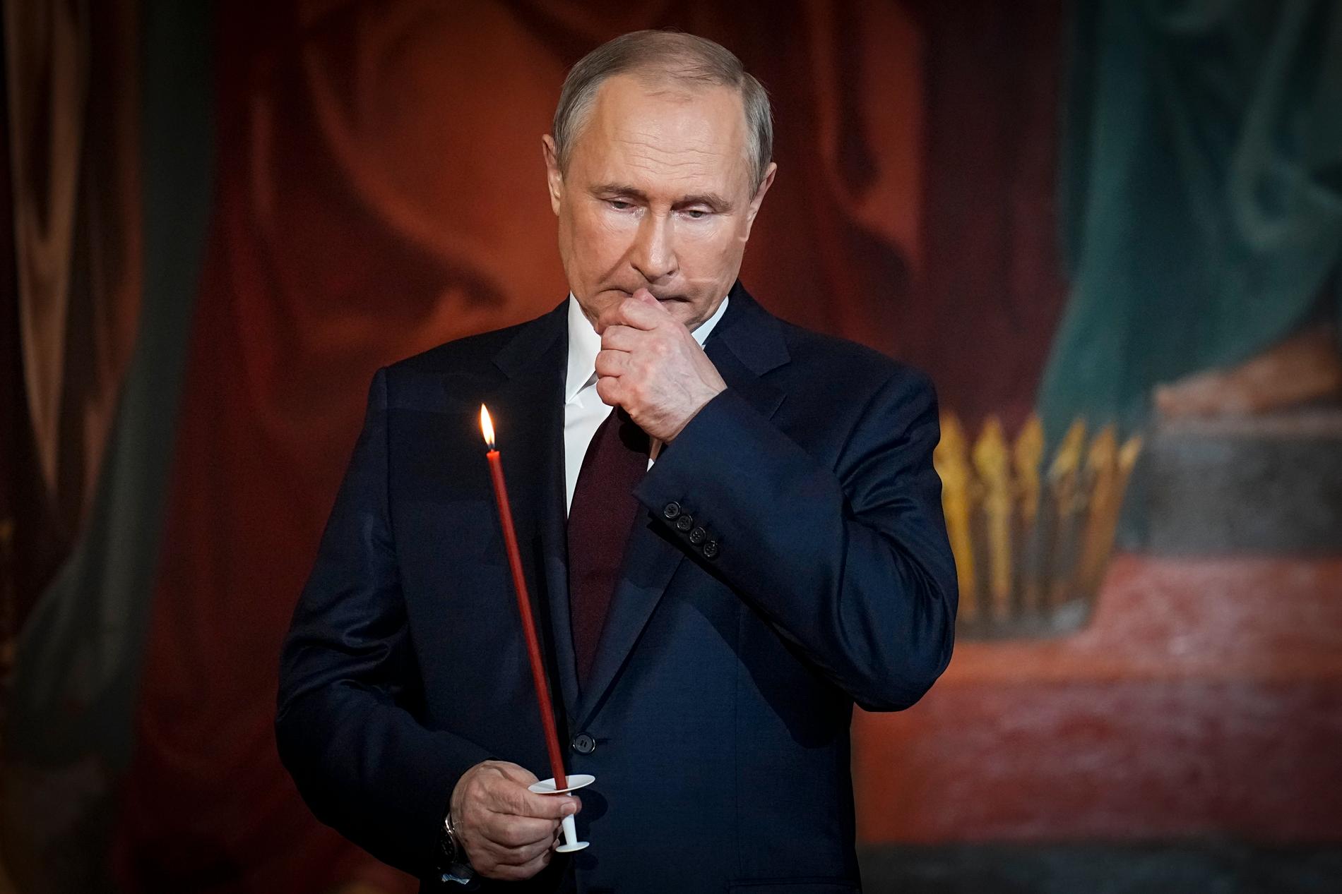Vladimir Putin under en påskmässa i Moskva den 24 april.