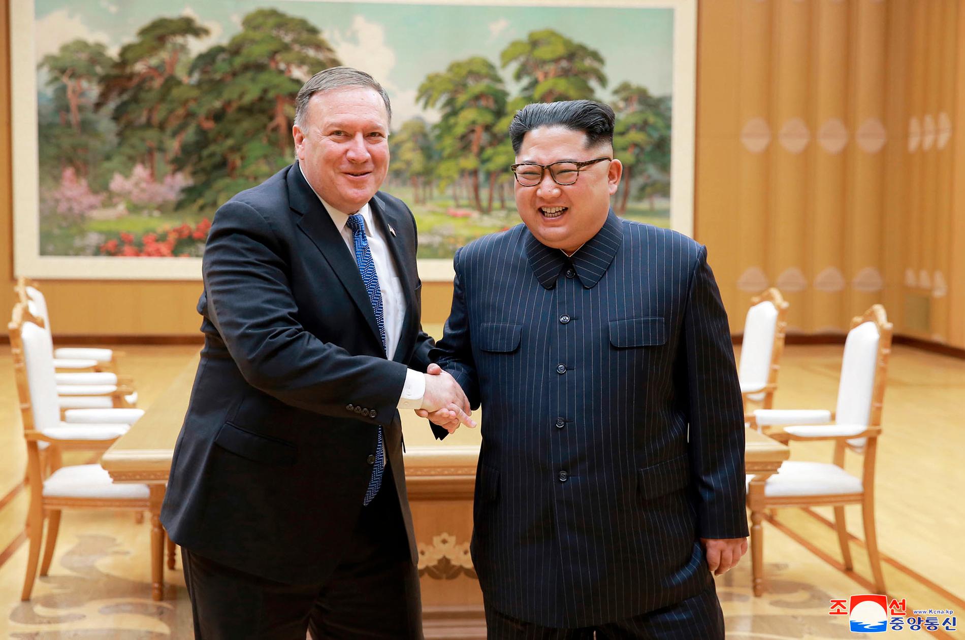 USA:s utrikesminister Mike Pompeo och Nordkoreas ledare Kim Jong-Un vid mötet i onsdags.