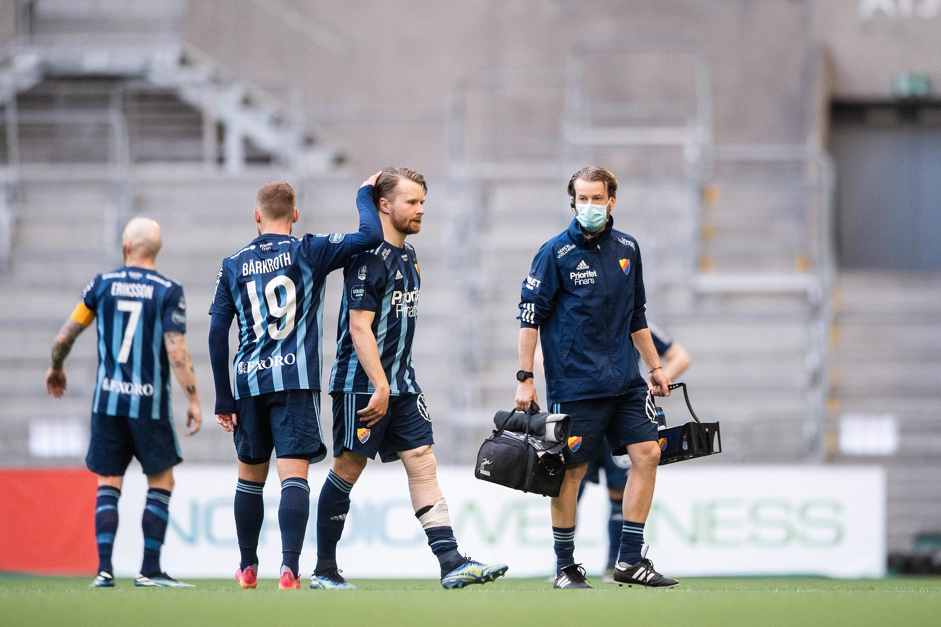 Jacob Une Larsson fick kliva av skadad mot Östersund. 