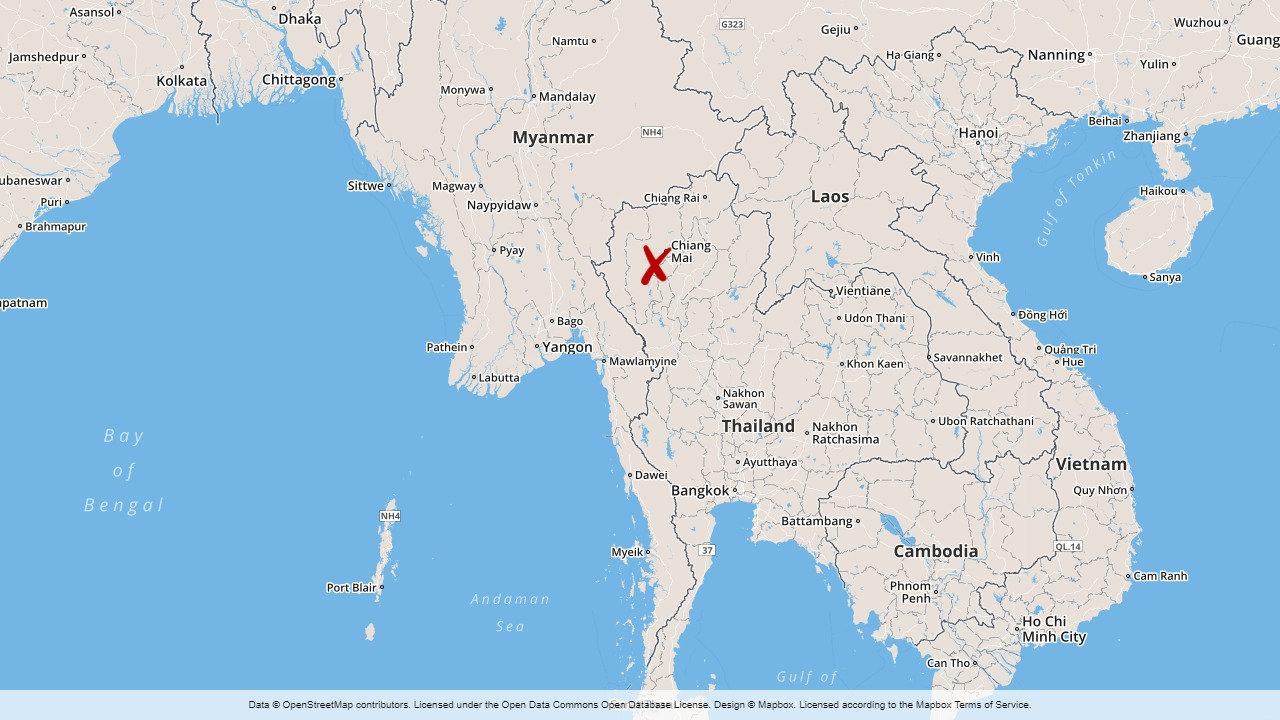 En turist har dött efter ett fall från en turistattraktion i norra Thailand.