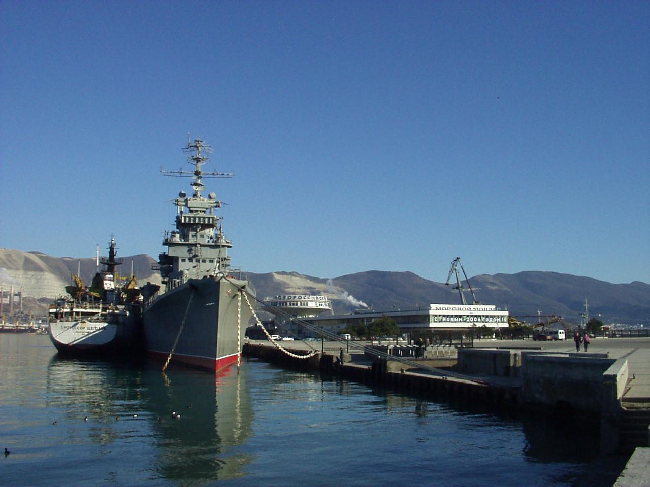 Ryskt krigsfartyg i Novorossijsks hamn på en bild från 2005.