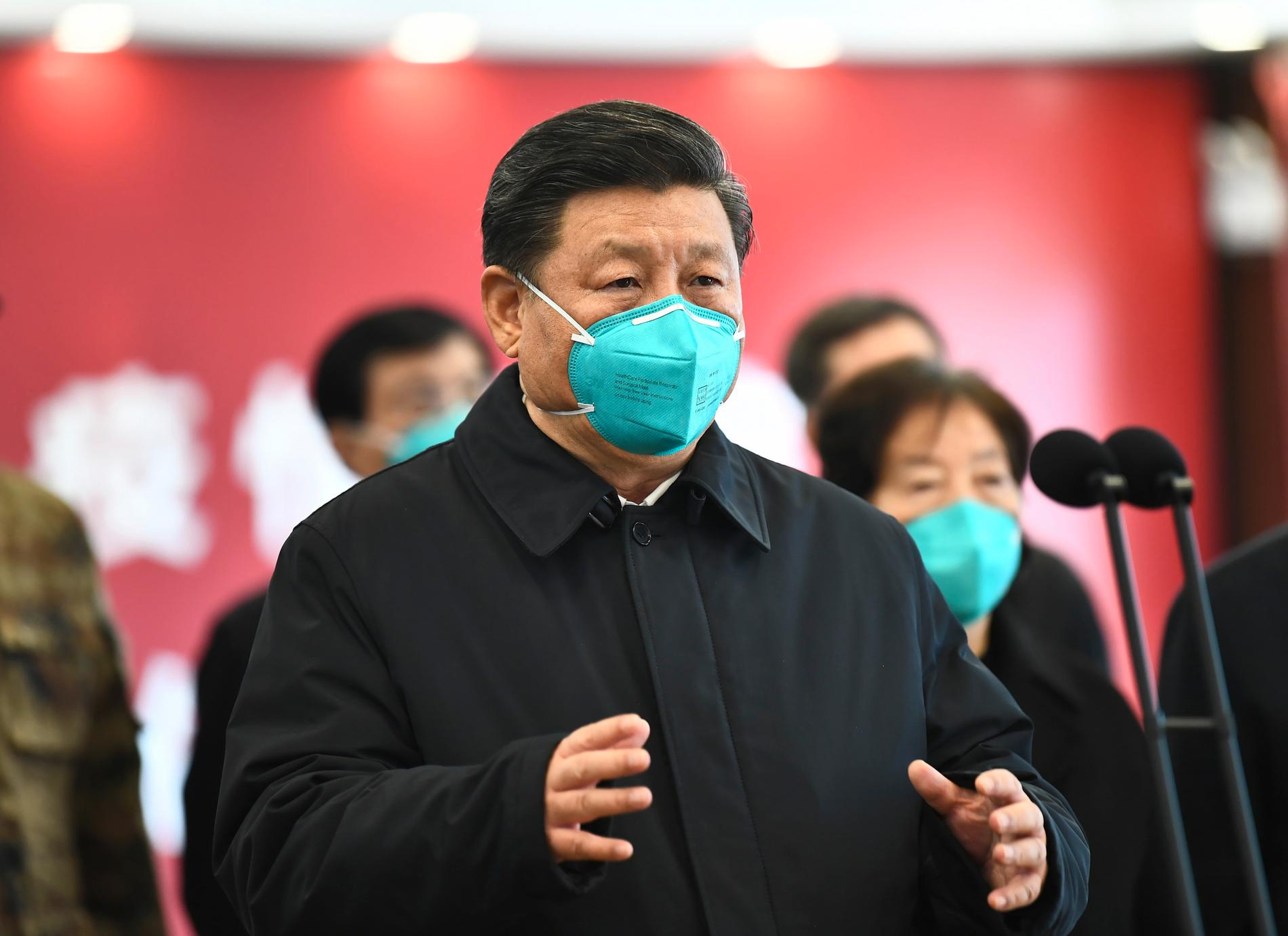 Kinas president Xi Jinping håller en videokonferens med sjukvårdspersonal i staden Wuhan den 10 mars.