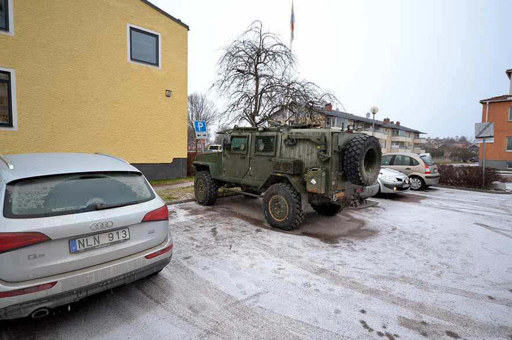 En av Försvarsmaktens ”Galtar” hittades på en parkering i Västerås.