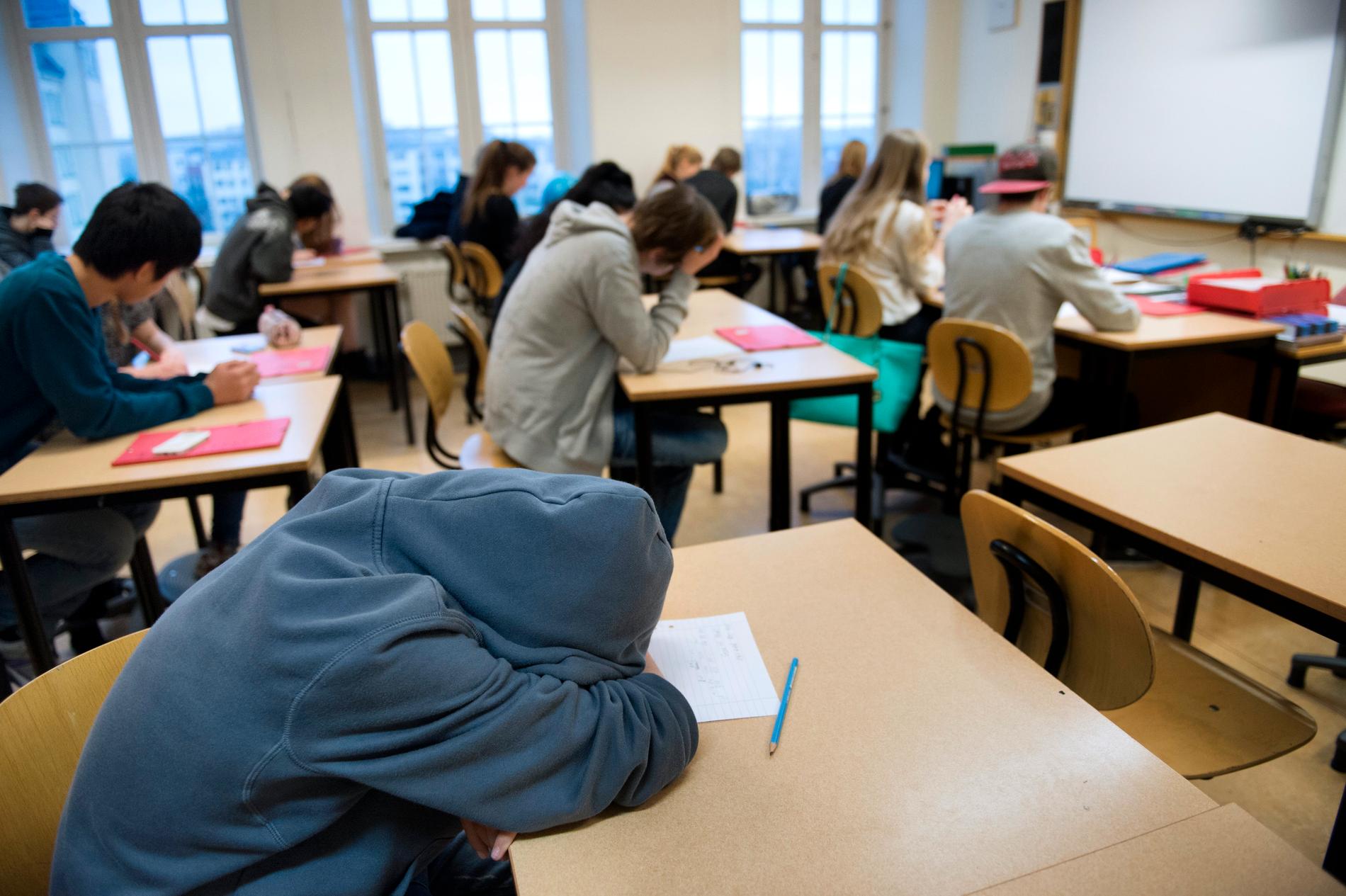 Skolelever i åldrarna 13 och 15 år upplever mer oro, ångest och sömnsvårigheter nu än de senaste 40 åren, enligt Folkhälsomyndigheten. Arkivbild.