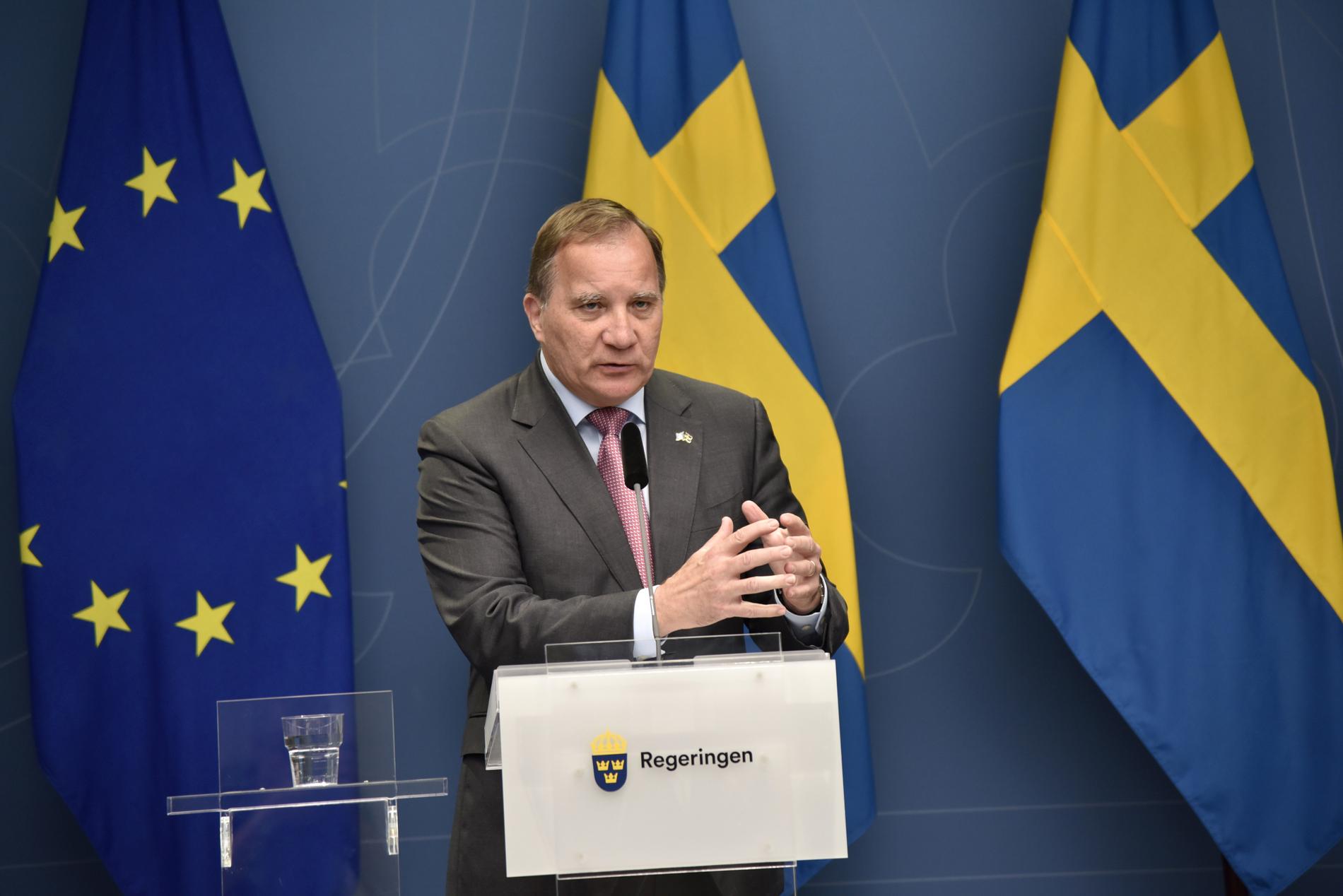 Statsminister Stefan Löfven under söndagens blixtinkallade pressmöte.