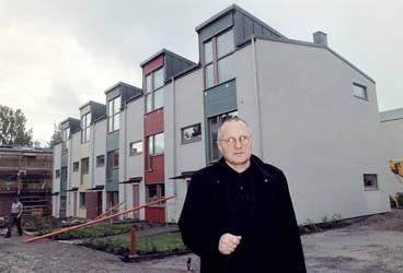 ARKITEKTEN SOM UTMANAR Anders Bergkrantz är en av Sveriges i dag mest kända och produktiva arkitekter. Men radhusen i Rinkeby är nog hans hjärtevarmaste projekt hittills.