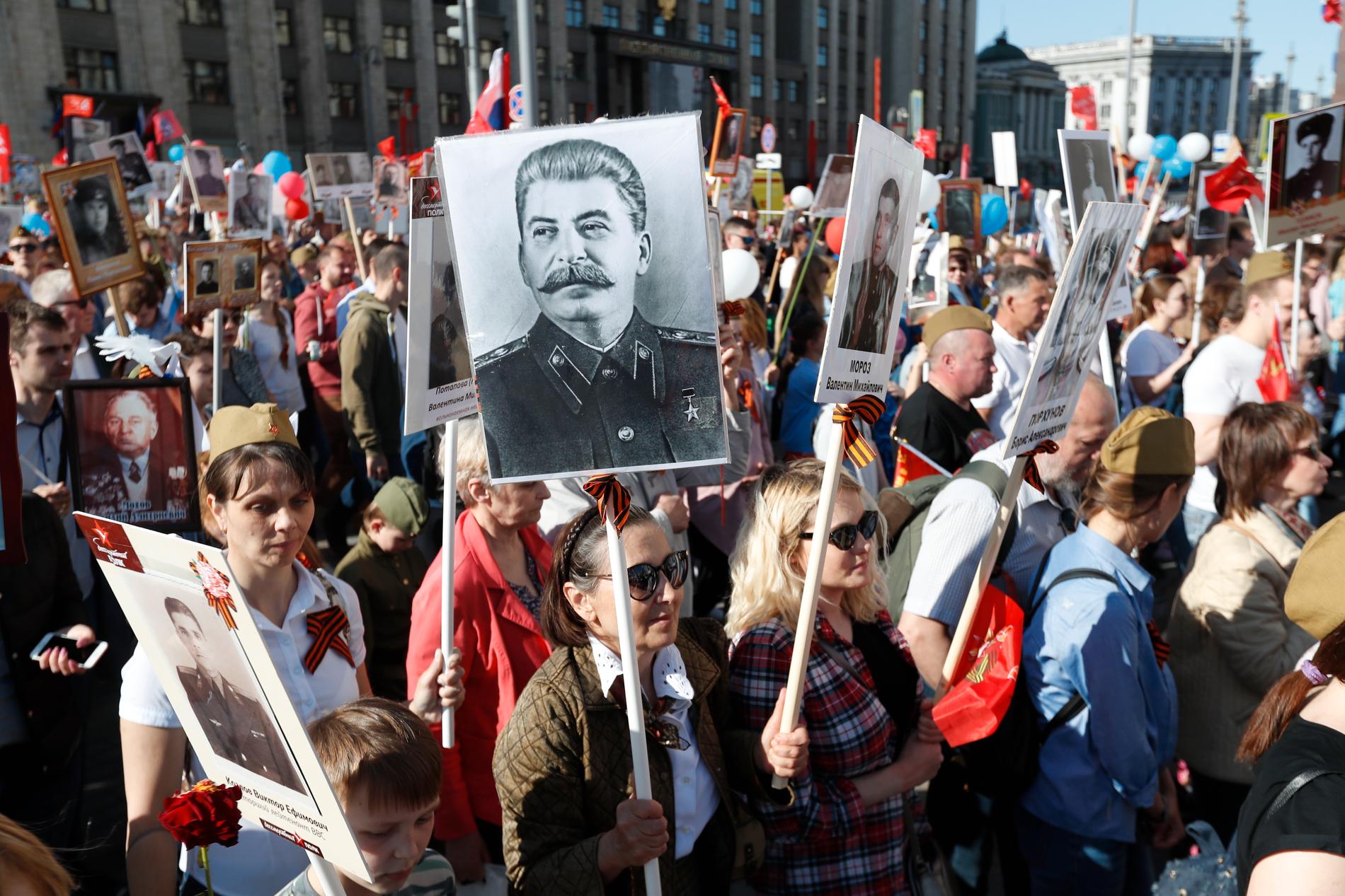 Människor på Röda torget i Moskva den 9 maj 2018, under firandet av årsdagen för andra världskrigets slut.