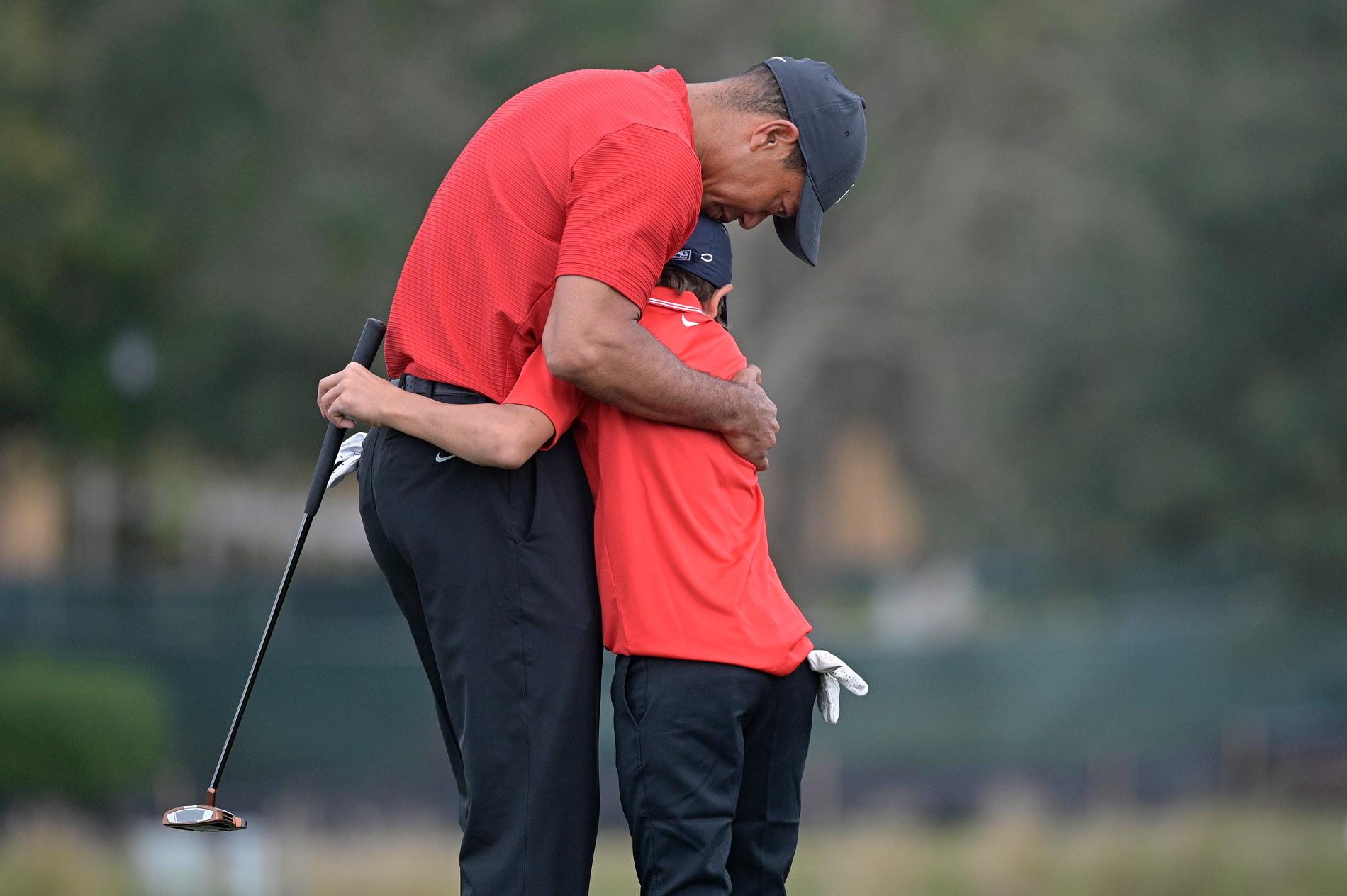 Tiger Woods tillsammans med sonen Charlie. 