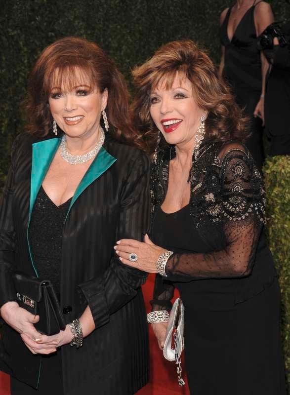 Jackie Collins med systern Joan 2009.