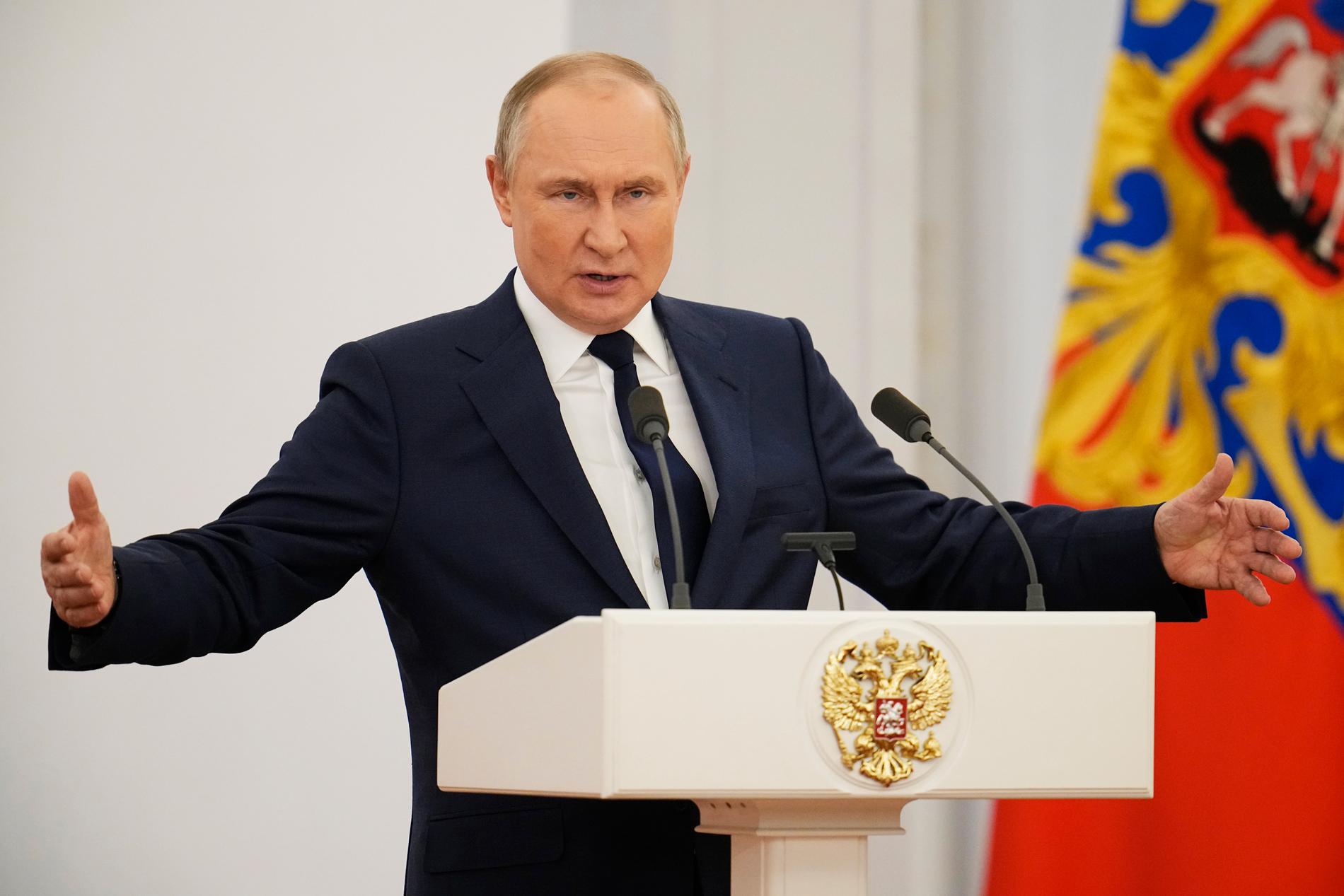 Bondarev säger att Putin har blivit en krigsbrottsling och diktator. 