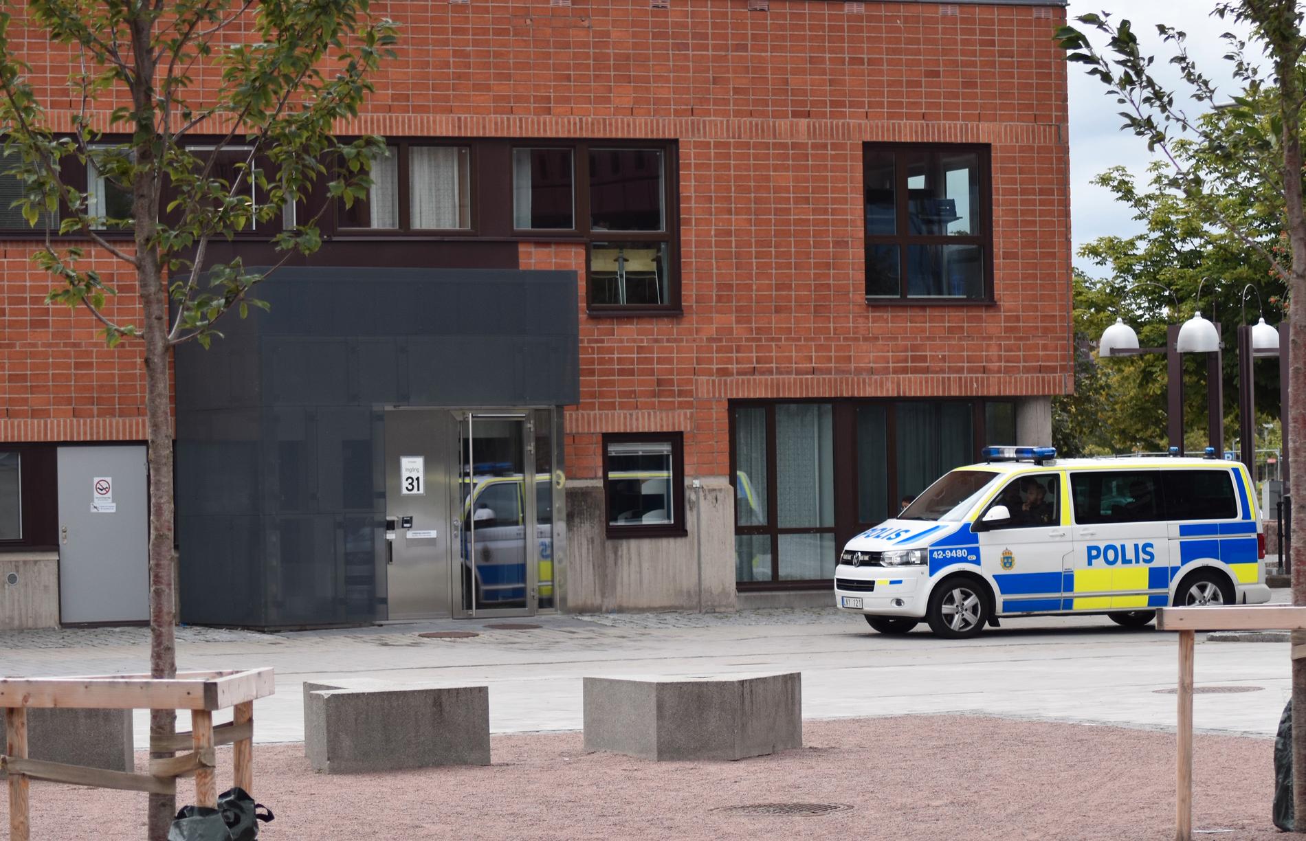 Polis på plats vid Linköpings universitet.