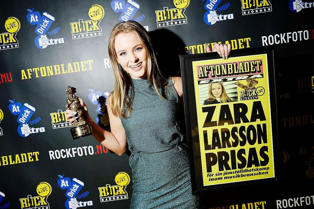Zara Larsson firade sina två priser i natt på dansgolvet. ”Jag ska ut och dansa med alla kompisar som är här”, säger hon.