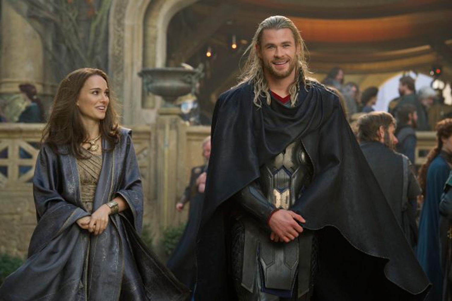 Natalie Portman och Chris Hemsworth i ”Thor: the dark world”.