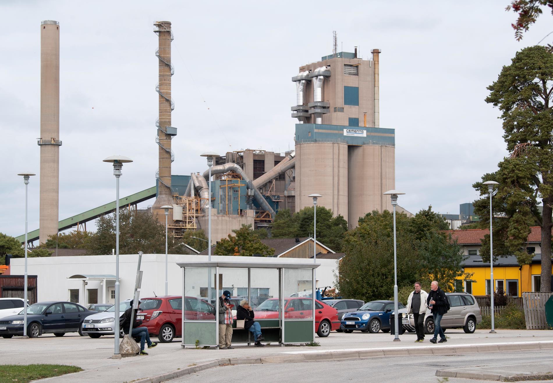 Cementas cementfabrik i Slite på Gotland ska bli klimatpositiv till 2030, enligt planerna som företaget nu går vidare med. Arkivbild.