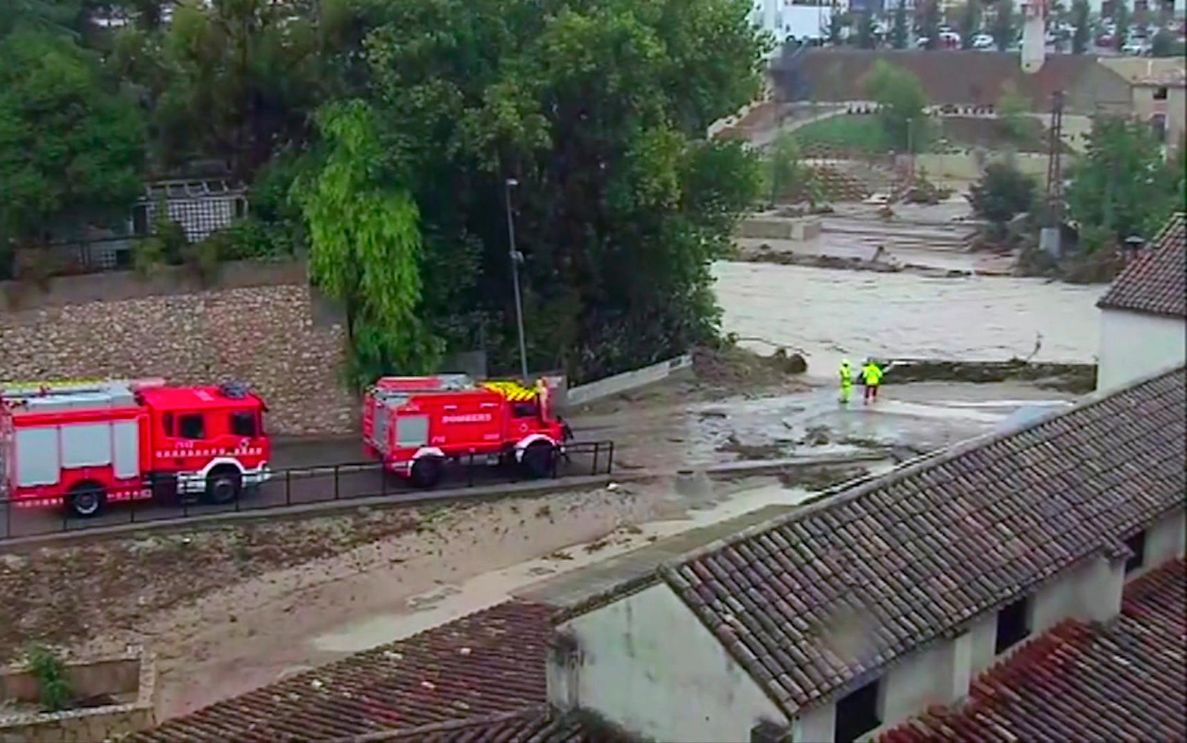 Räddningsarbete pågår i staden Ontiyente i Spanien.