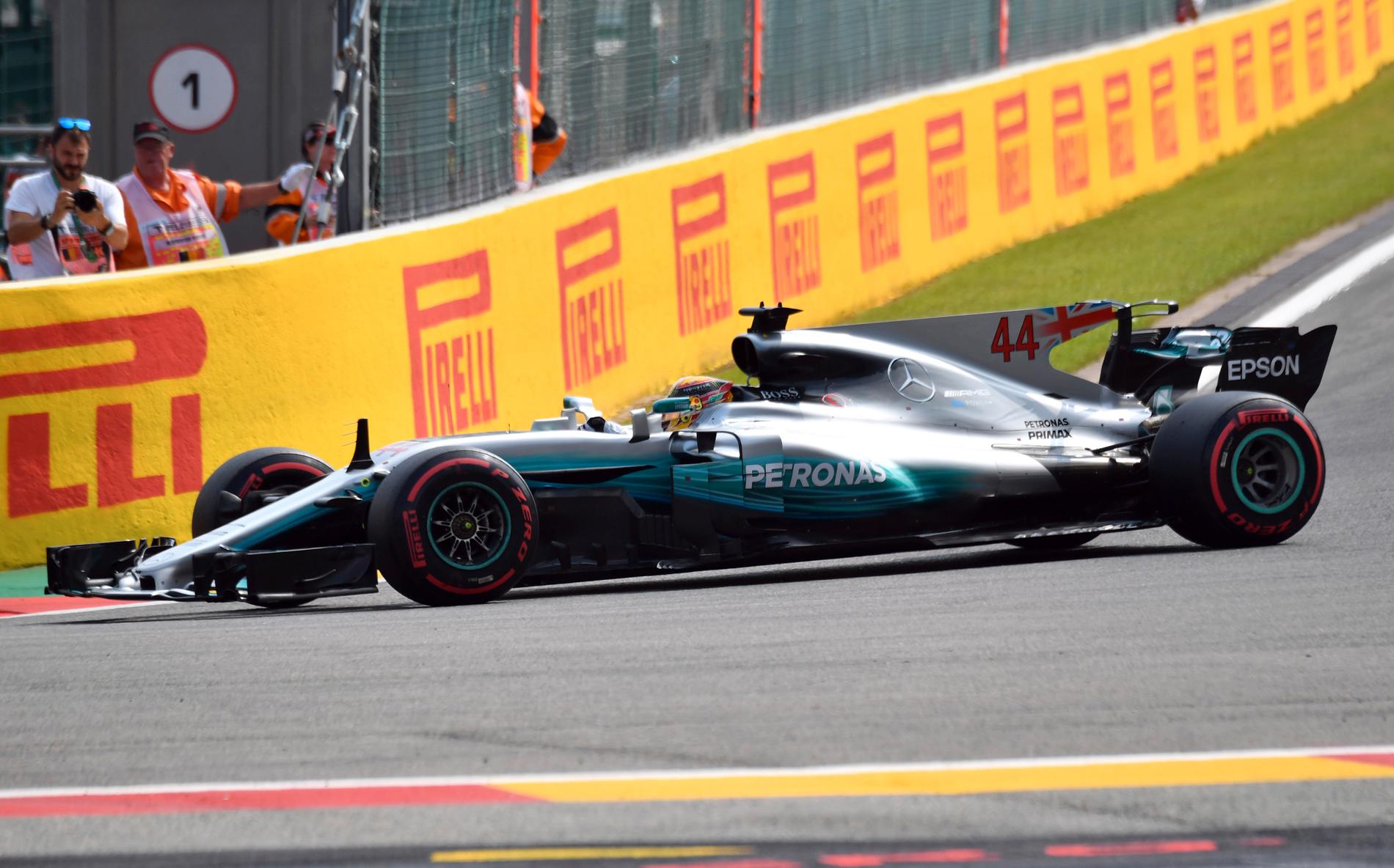 Schumacher hyllar Lewis Hamilton efter pole position i Belgien