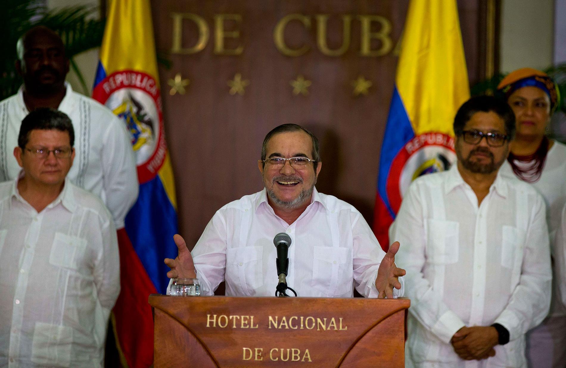 Farc-ledaren Rodrigo Londono, som också går under namnet Timoleon Jimenez, talade till pressen i Kubas huvudstad Havanna på söndagen.