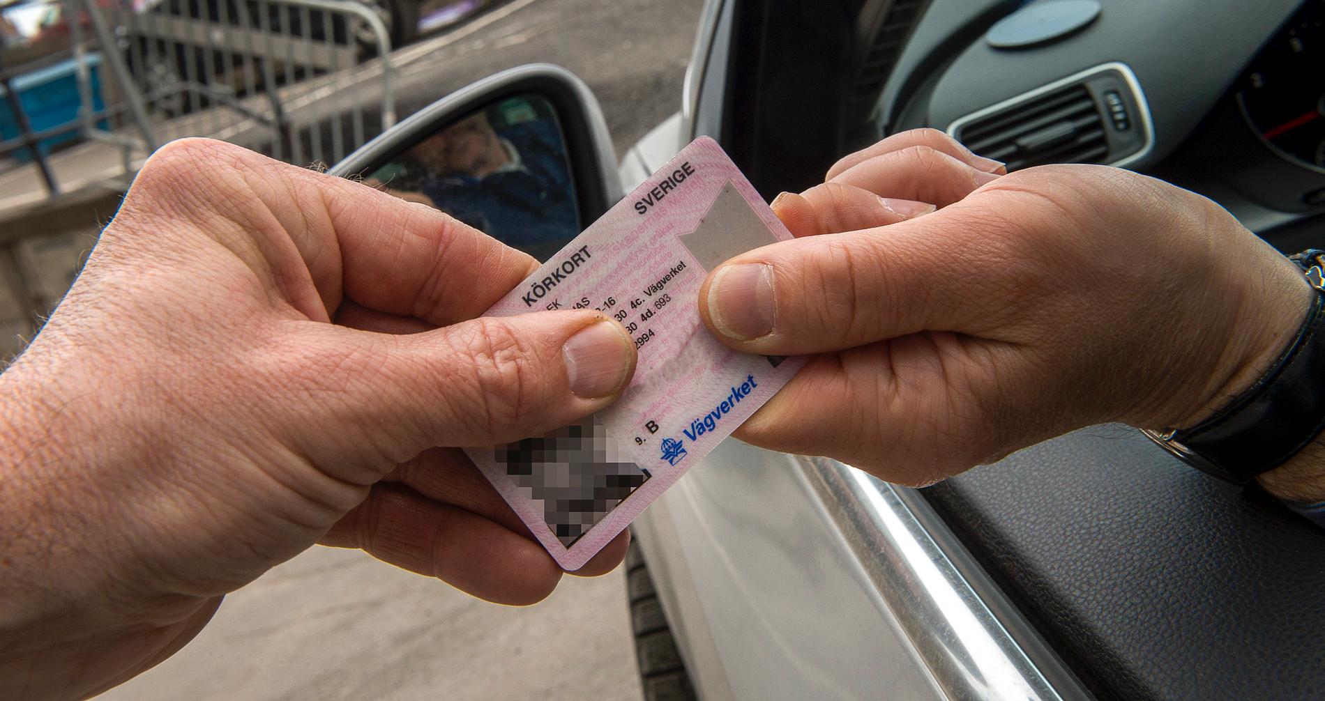 Det finns många olika sätt att bli av med körkortet. Något drygt 1 300 i Jönköpings län blev varse förra året.