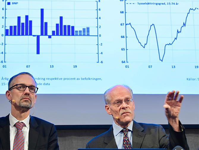 Jesper Hansson, chef för avdelningen för penningpolitik, och Riksbankschef Stefan Ingves.