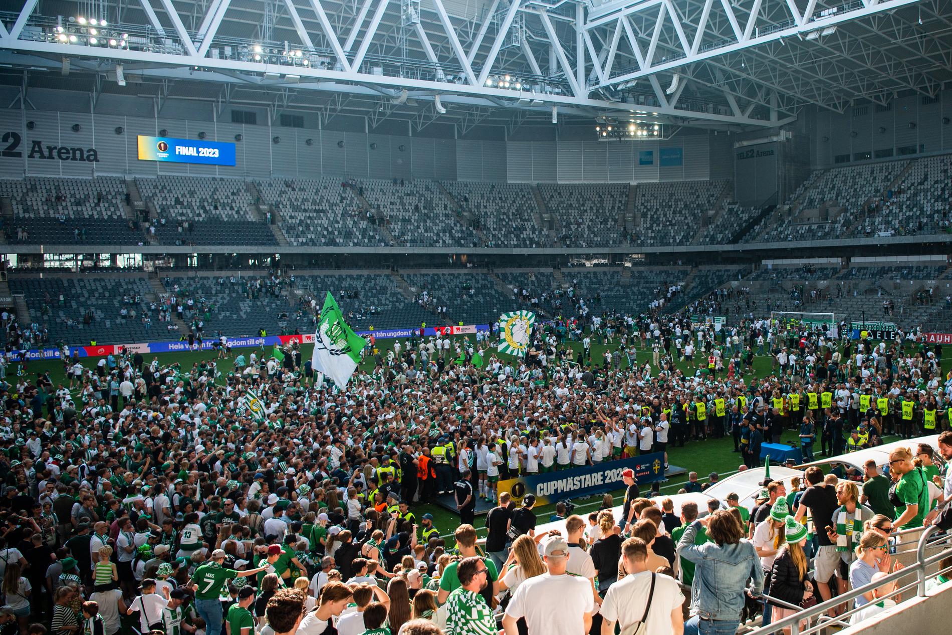Hammarbys fans firar efter cupfinalen mot Häcken i fjol. 
