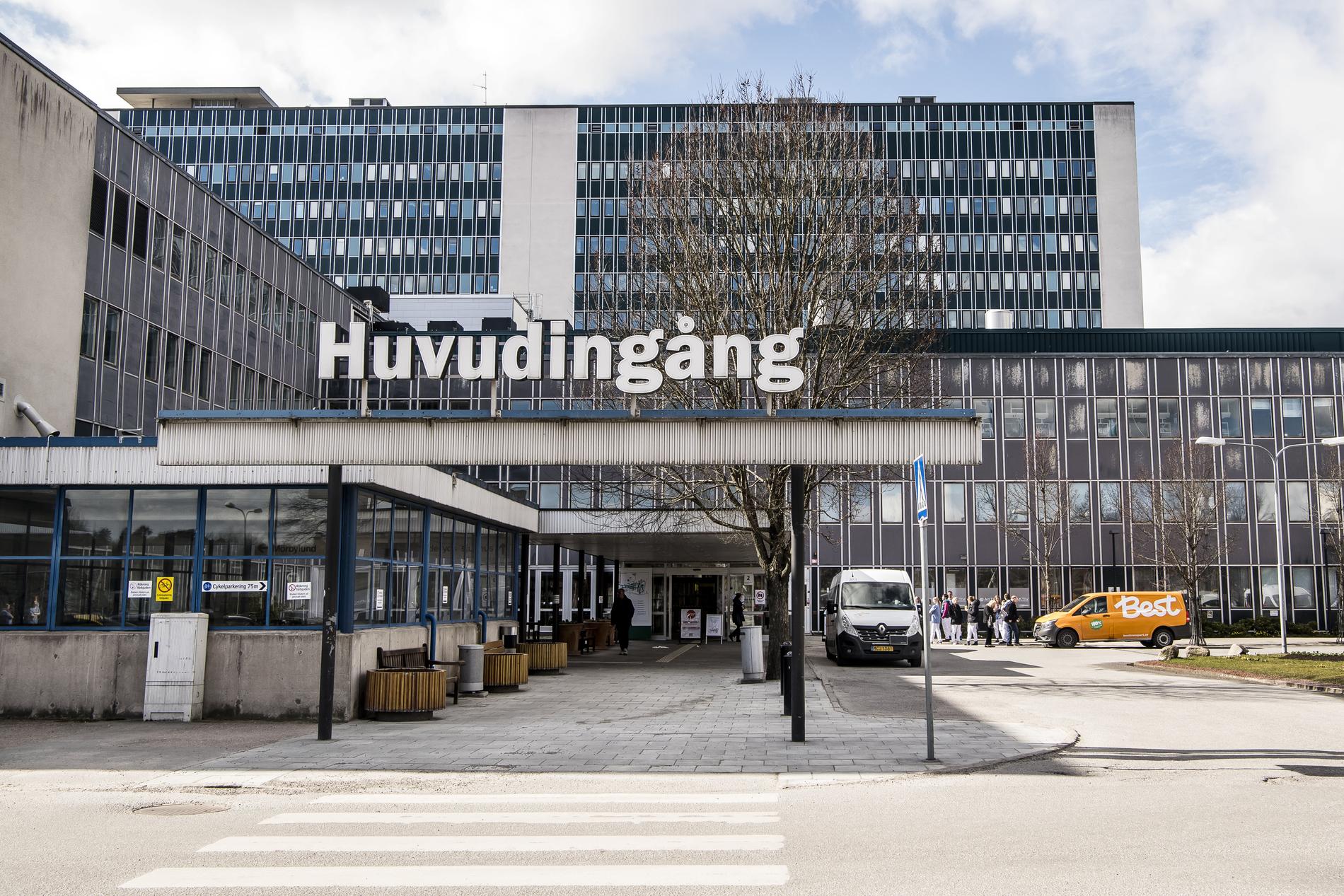 Danderyds sjukhus, huvudingång. Arkivbild. 