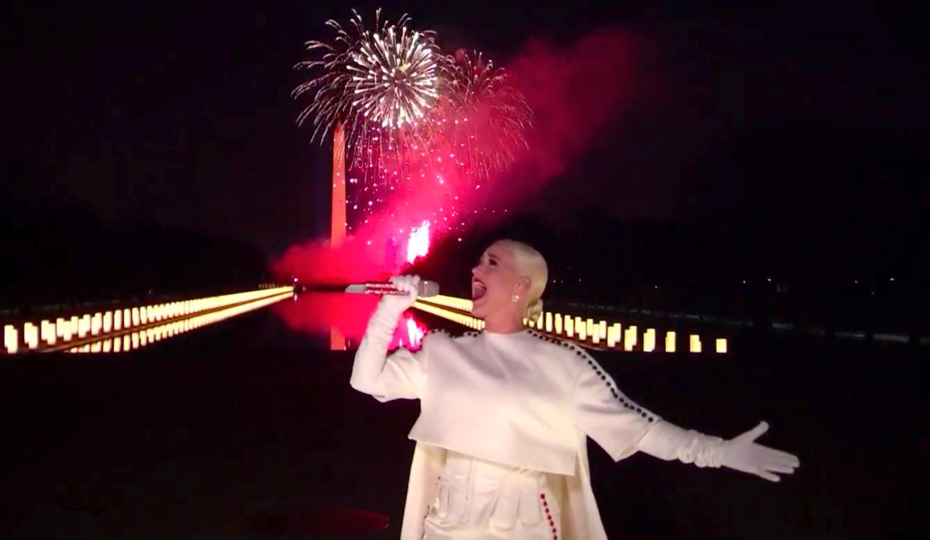 Katy Perry avslutade galan för att fira maktskiftet i USA.