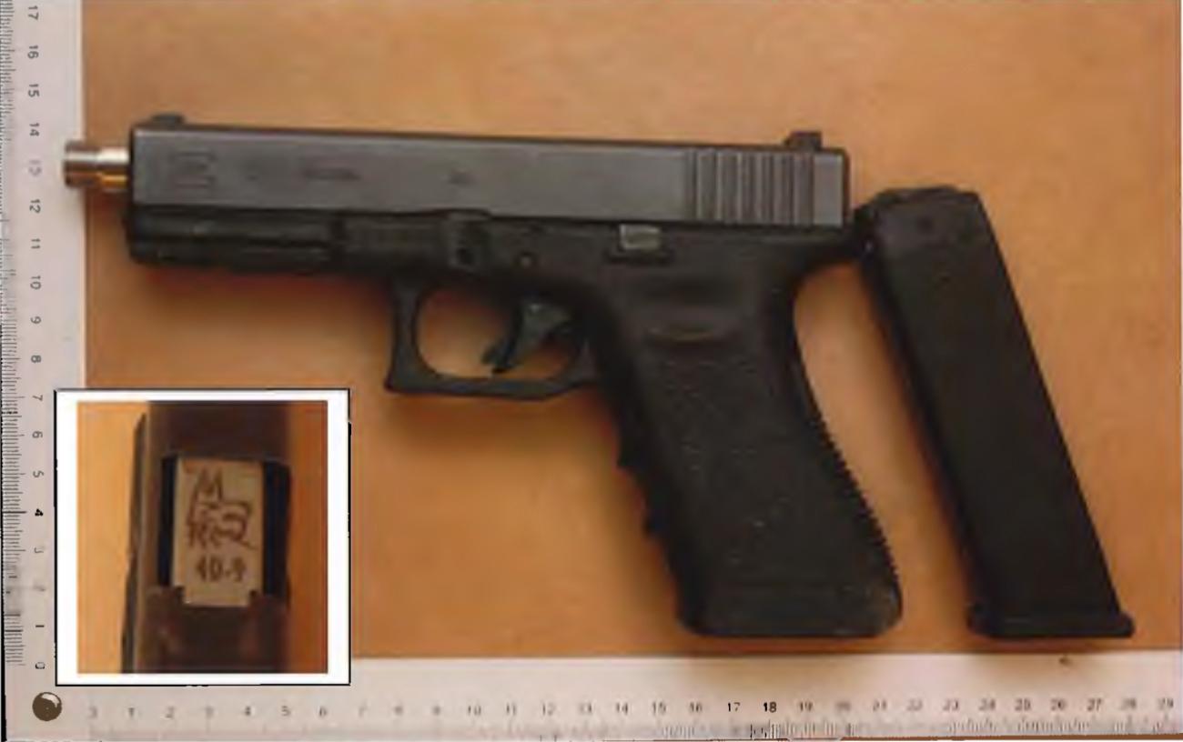 Pistolen hittades nedgrävd i ett sommarstugeområde två månader efter mordet. 