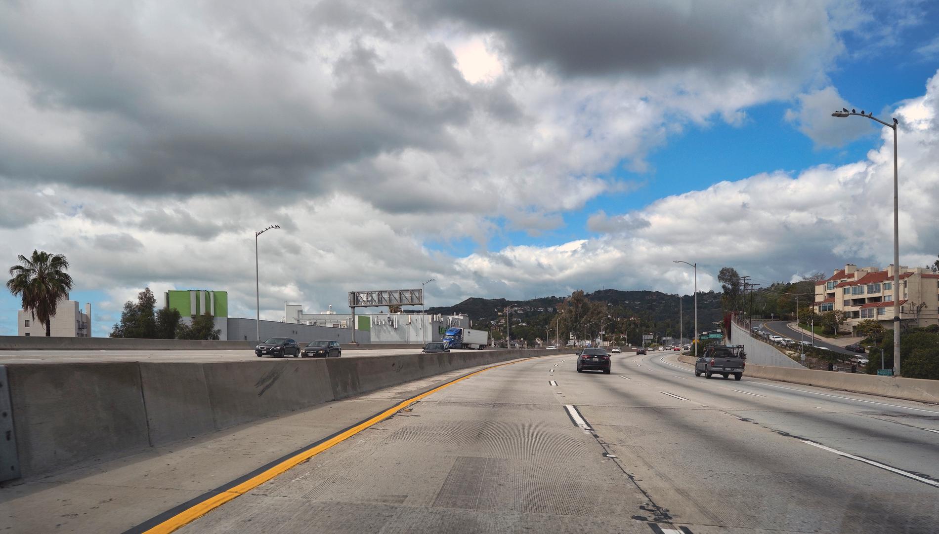 Ett nästintill tomt 101 Hollywood Freeway i Los Angeles.