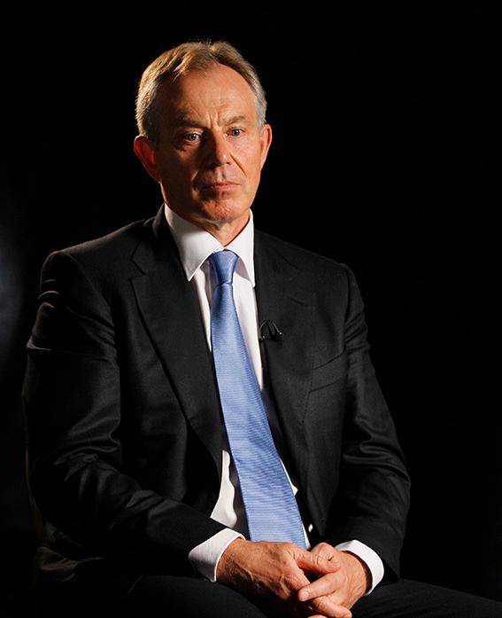 ”Broken vows – Tony Blair, the tragedy of power” är lättläst, men stundtals svår att hänga med i för den som inte känner persongalleriet.
