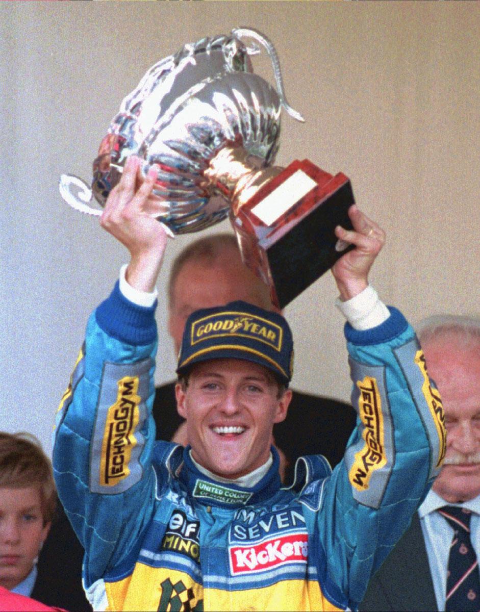 1995 Här lyfter "Schumi" bucklan efter att ha vunnit Monaco Grand Prix.