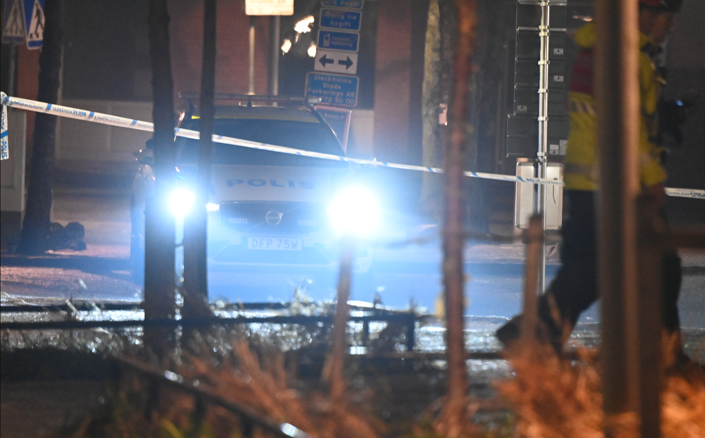 Polisen spärrade av ett stort område efter detonationen i Skarpnäck.