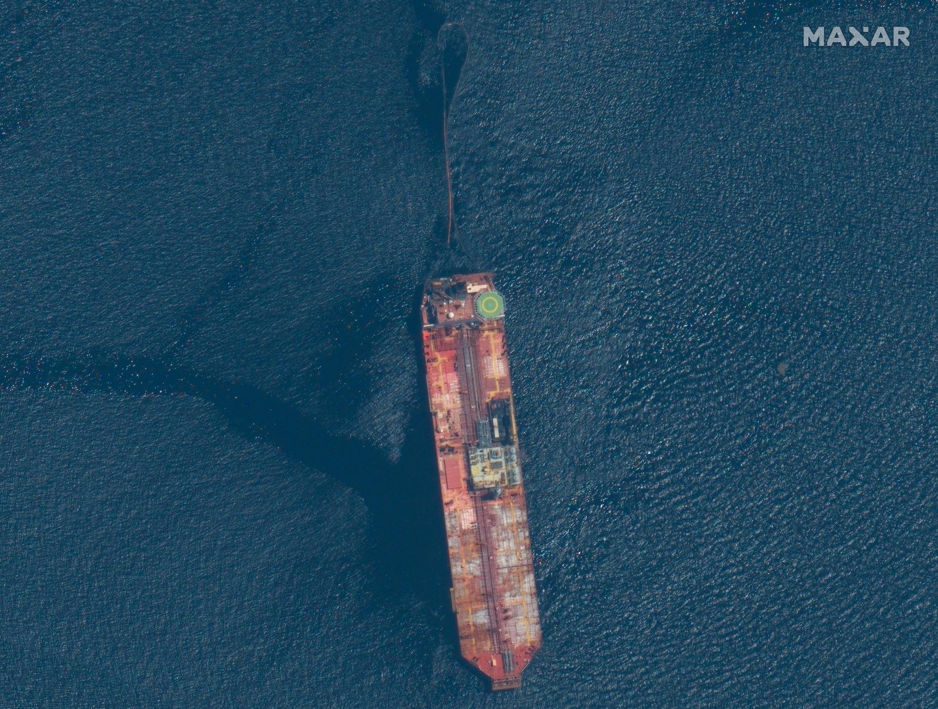 Oljefartyget Nabarima fotat från luften i augusti.