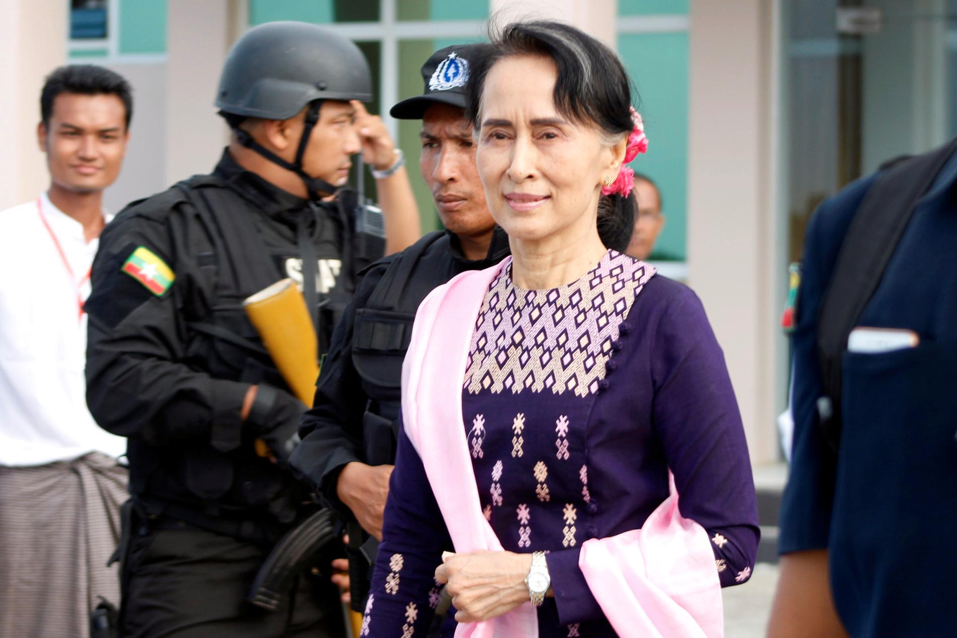 Aung San Suu Kyi i Rakhineregionen i Burma. 