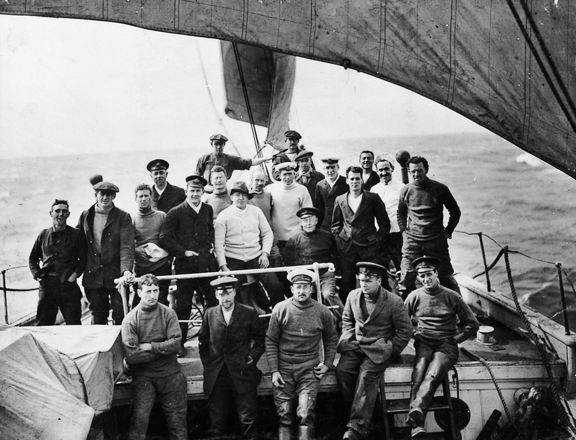  Tillsammans med 27 expeditionsmedlemmar seglade Ernest Shackleton mot Antarktis hösten 1914.