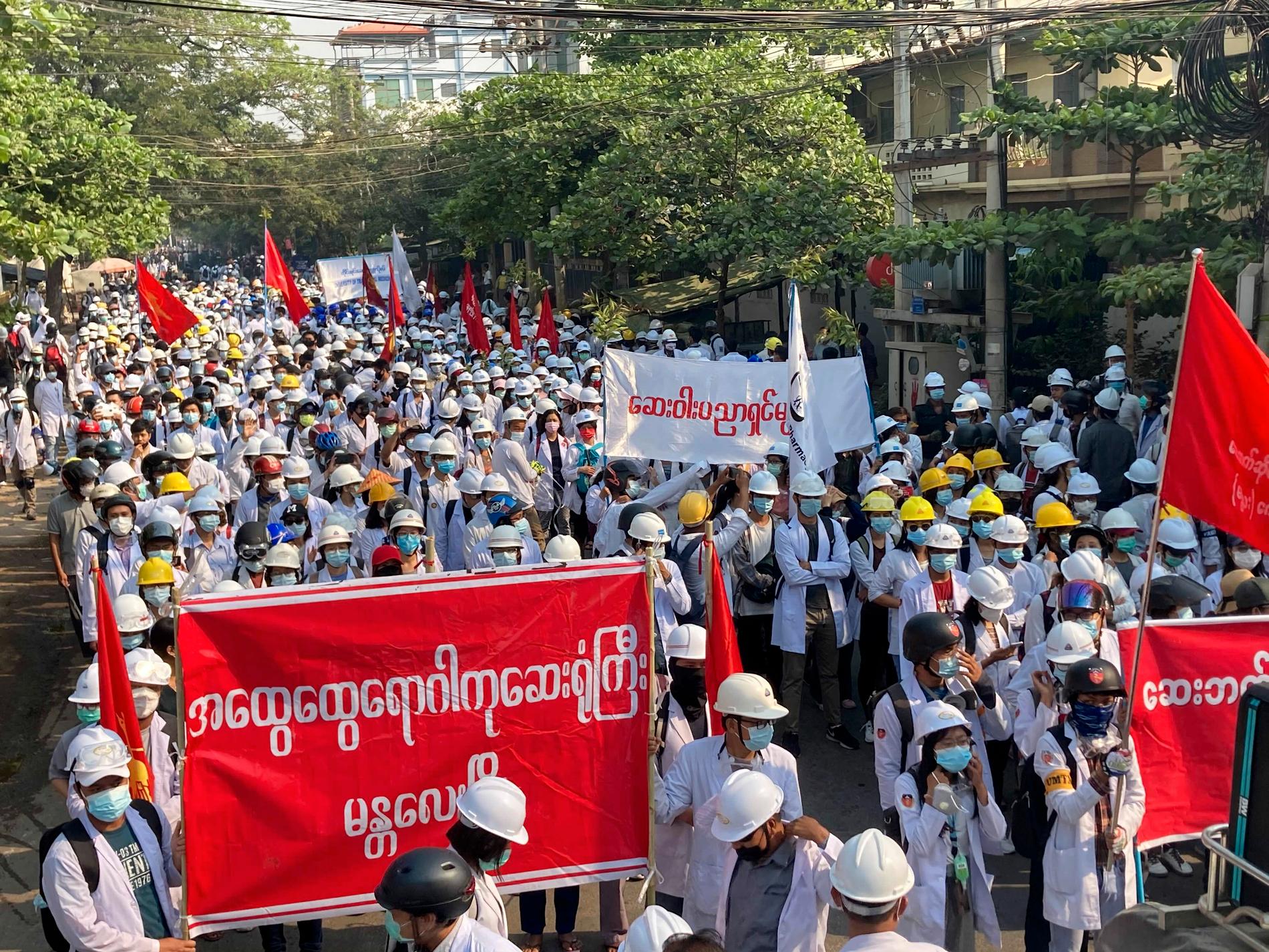 Demonstration i Myanmars näst största stad Mandalay på söndagen.