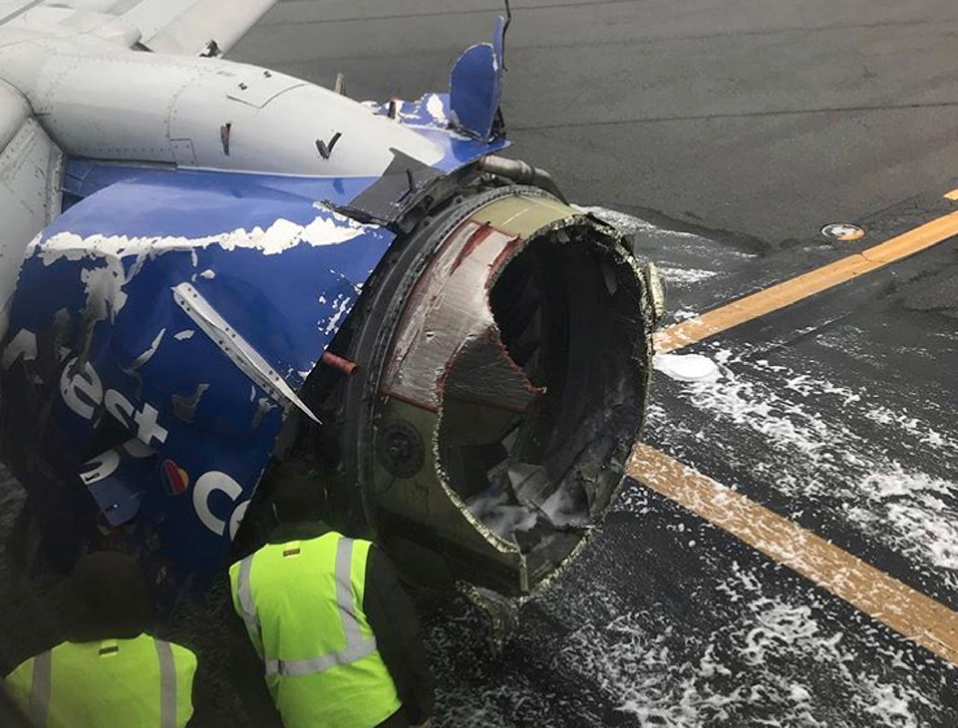Motorn på flygplanet exploderade.