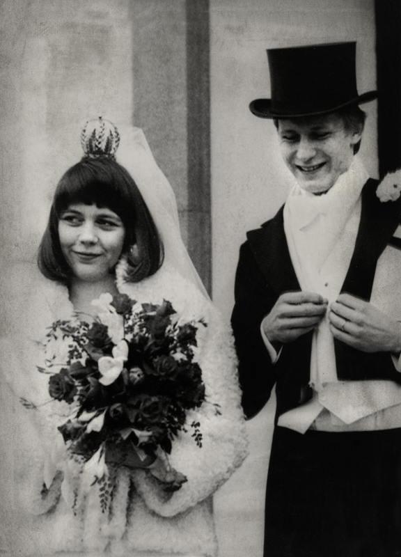 My var 18 år när hon träffade Stellan Skarsgård. De gifte sig på Öland 1975.