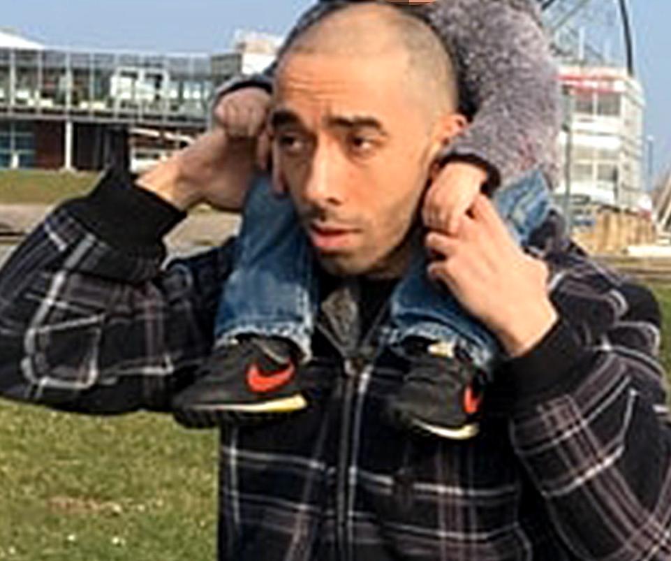 Karim Cheurfi misstänks för polisskjutningarna i Paris. 