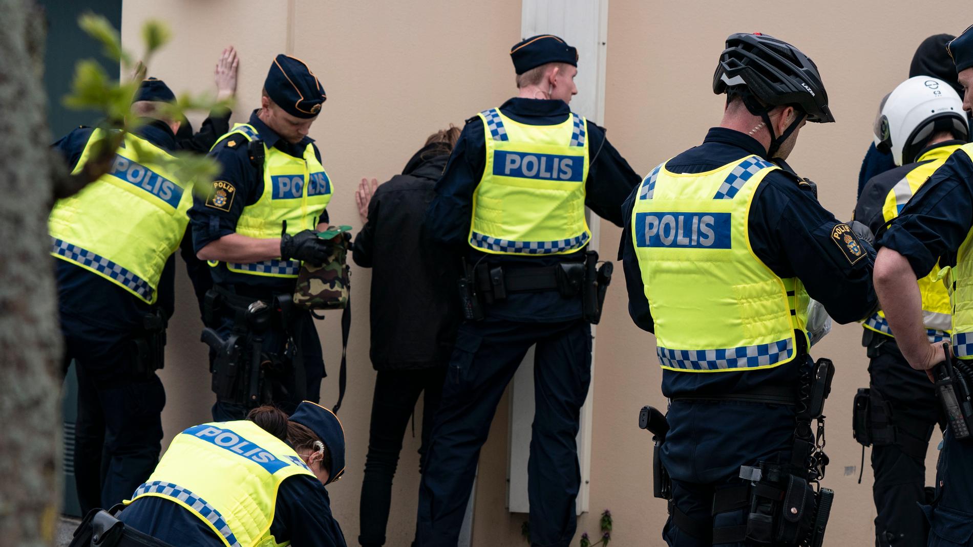 Polis genomför en visitation i Malmö.