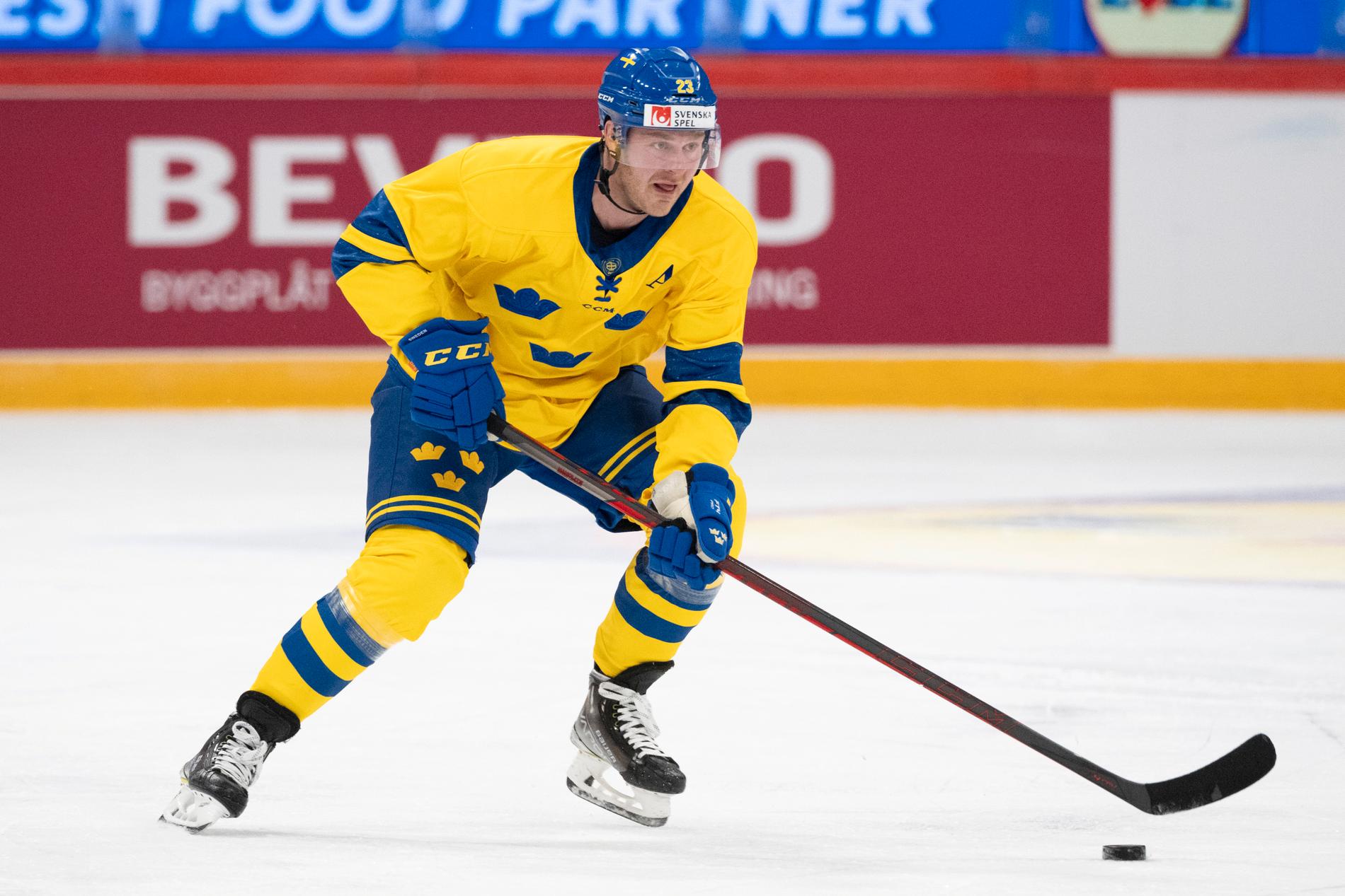 Lucas Wallmark köpte sig fri från sitt KHL-kontrakt den gångna säsongen. Nu vill det svenska förbundet att de spelare som vill ska få lämna KHL. Arkivbild.