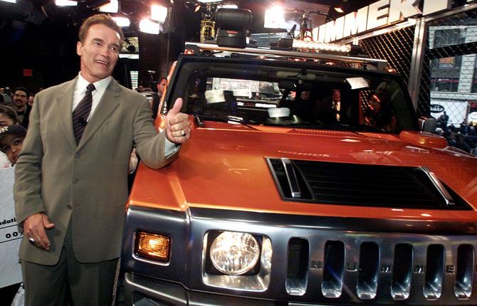 Arnold Schwarzenegger kör Hummer, men som guvernör i miljömedvetna Kalifornien så har han naturligtvis valt den modell som går på biobränsle.