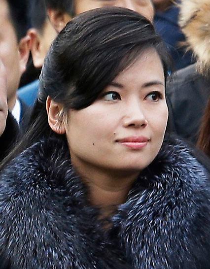 2018: Popstjärnan Hyon Song-Wol i täten för en nordkoreansk delegation.