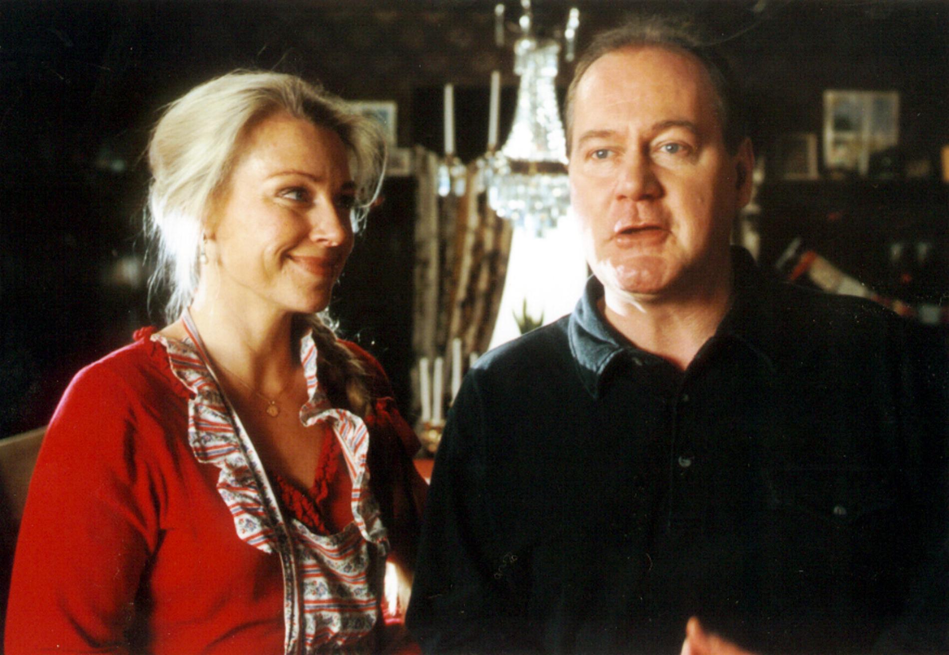 Katarina Ewerlöf och Peter Haber i ”Tomten är far till alla barnen”