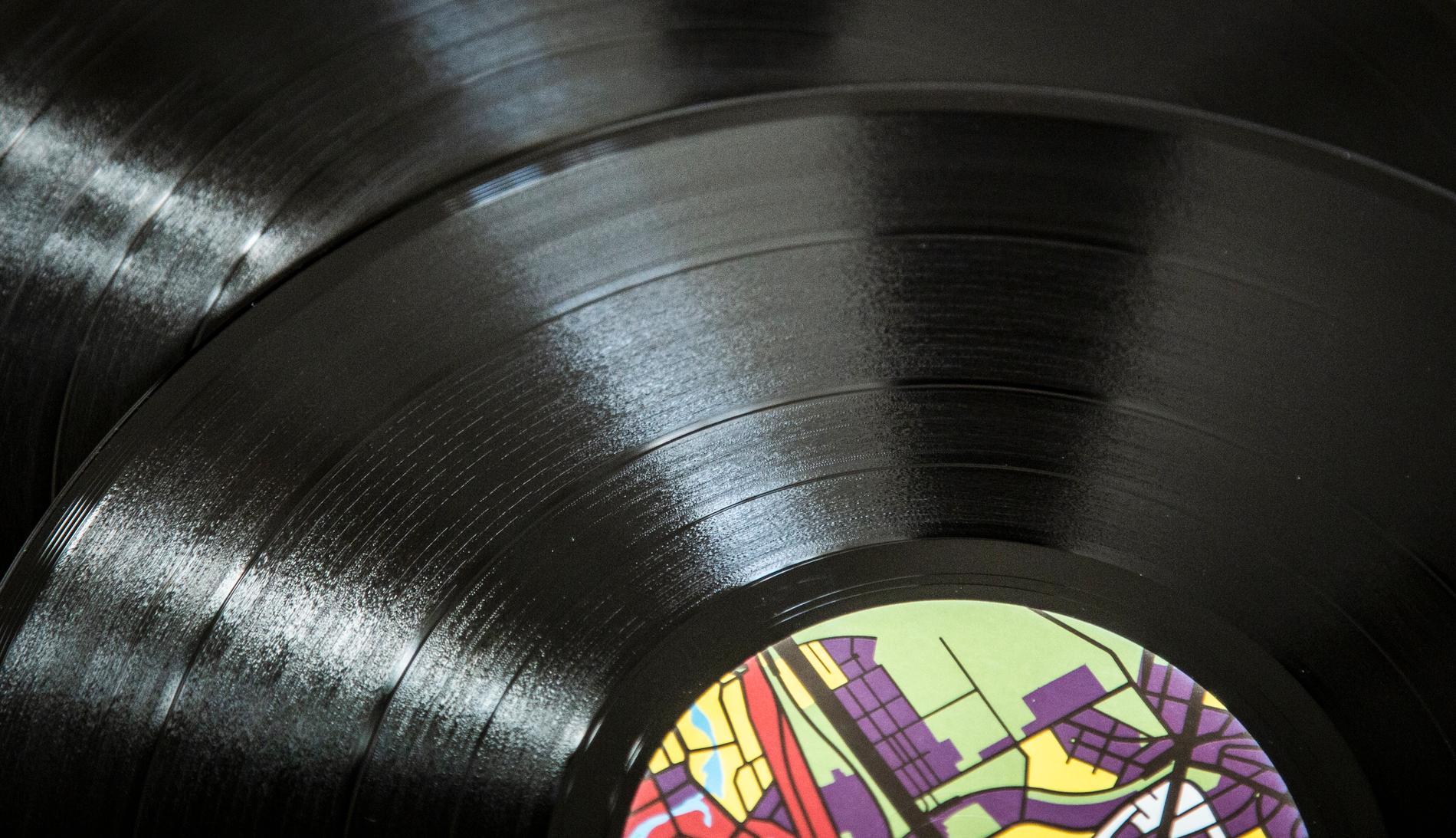 Traditionella LP-skivor, eller vinylskivor, tillverkas av PVC som beskrivs av Greenpeace som "den mest miljöskadliga plasten". Arkivbild.