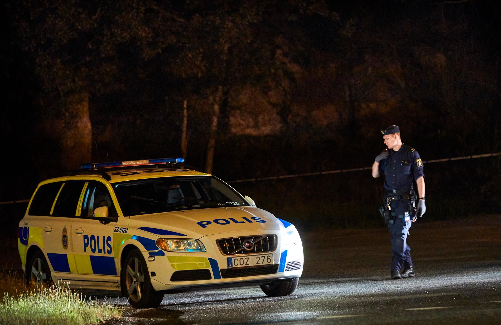 Polisen spärrade av området i Sollentuna efter händelsen.