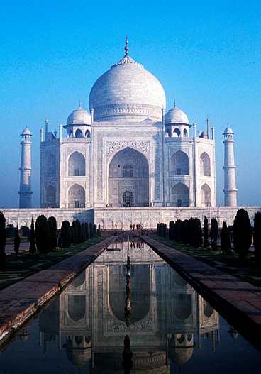 Under Vings jubileumsresa jorden runt besöker man bland annat Taj Mahal i Indien.