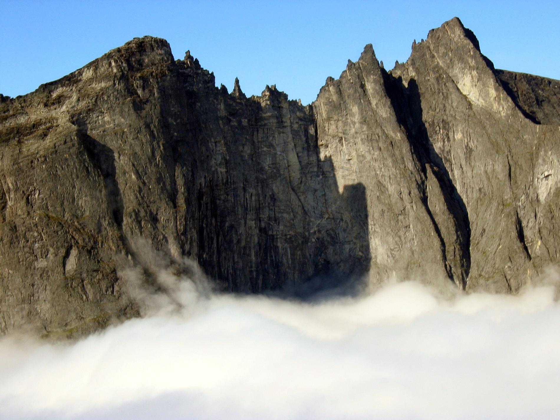 Två tjeckiska klättrare har omkommit i en förmodad klätterolycka vid norska Trollväggen, Europas högsta lodräta bergvägg. Arkivbild.