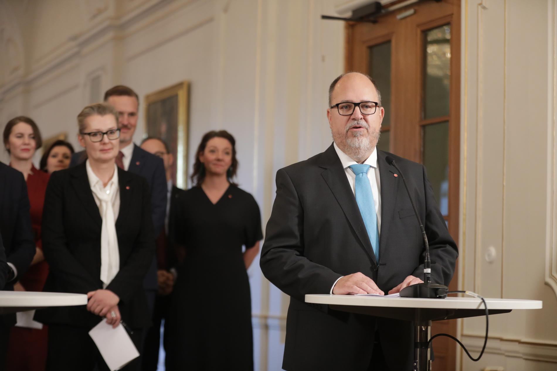 Näringsminister Karl-Petter Thorwaldsson talar vid en pressträff efter att statsminister Magdalena Andersson (S) presenterat sin nya regering.
