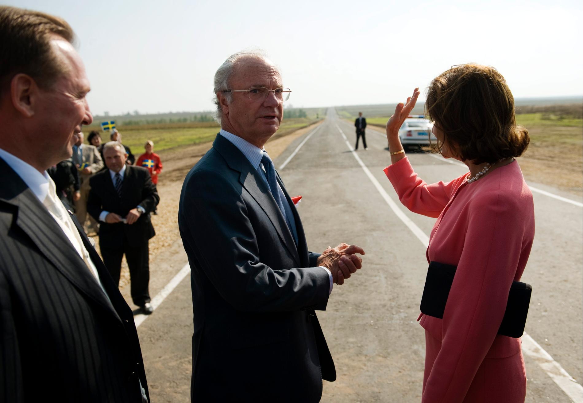 Kung Carl XVI Gustaf och drottning Silvia invigde en ny väg till Gammalsvenskby i södra Ukraina, under ett fyra dagar långt statsbesök i Ukraina. Vägen går mellan Marianske-Beryslav i södra Ukraina